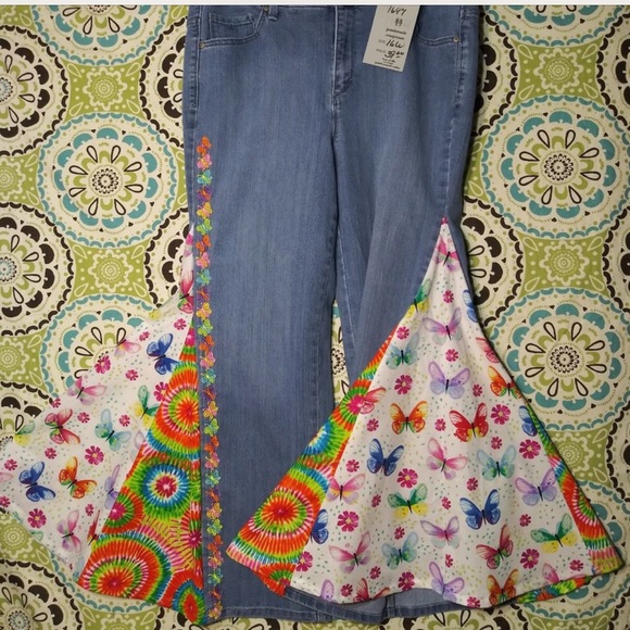 Here are the jeans. - Picture 10 of 16